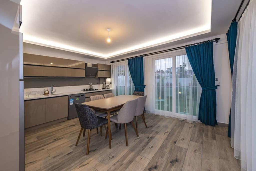 Bella- 4 Bedroom Holiday Villa In Oludeniz เฟทิเย ภายนอก รูปภาพ