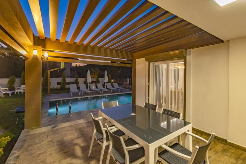 Bella- 4 Bedroom Holiday Villa In Oludeniz เฟทิเย ภายนอก รูปภาพ