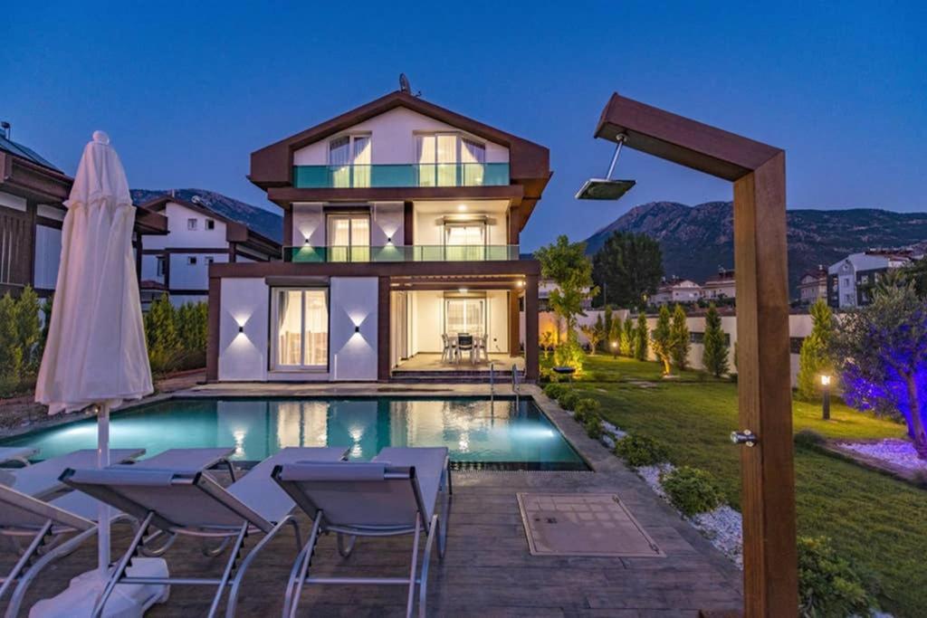 Bella- 4 Bedroom Holiday Villa In Oludeniz เฟทิเย ภายนอก รูปภาพ