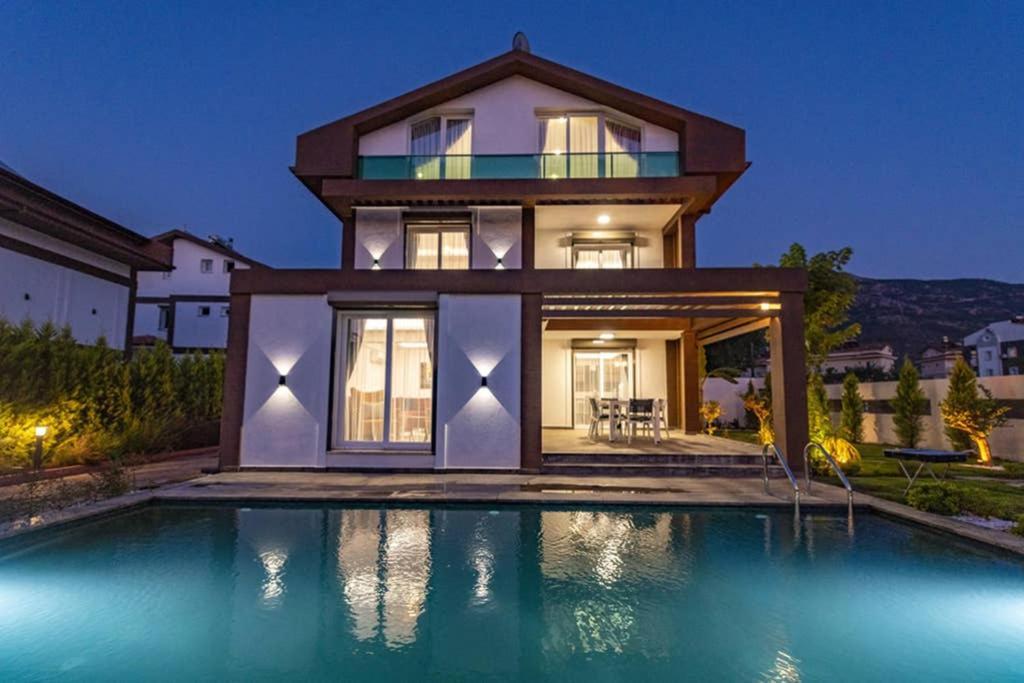 Bella- 4 Bedroom Holiday Villa In Oludeniz เฟทิเย ภายนอก รูปภาพ