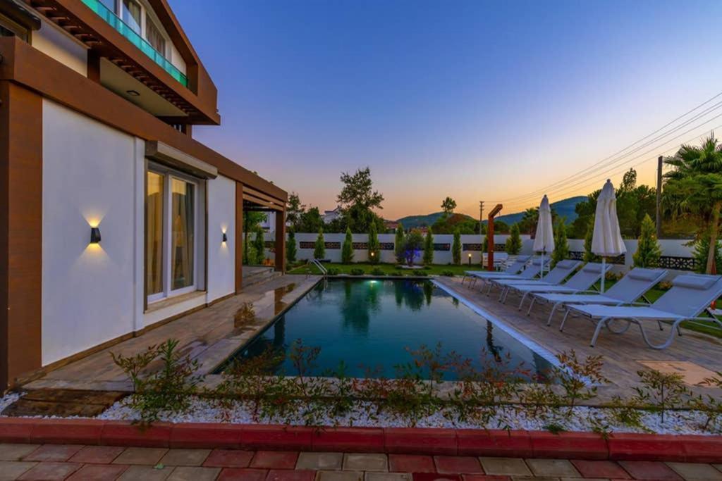 Bella- 4 Bedroom Holiday Villa In Oludeniz เฟทิเย ภายนอก รูปภาพ